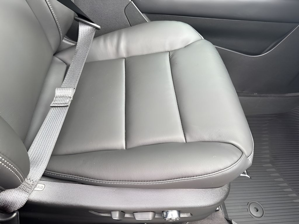 Vehicle image 13 of 38