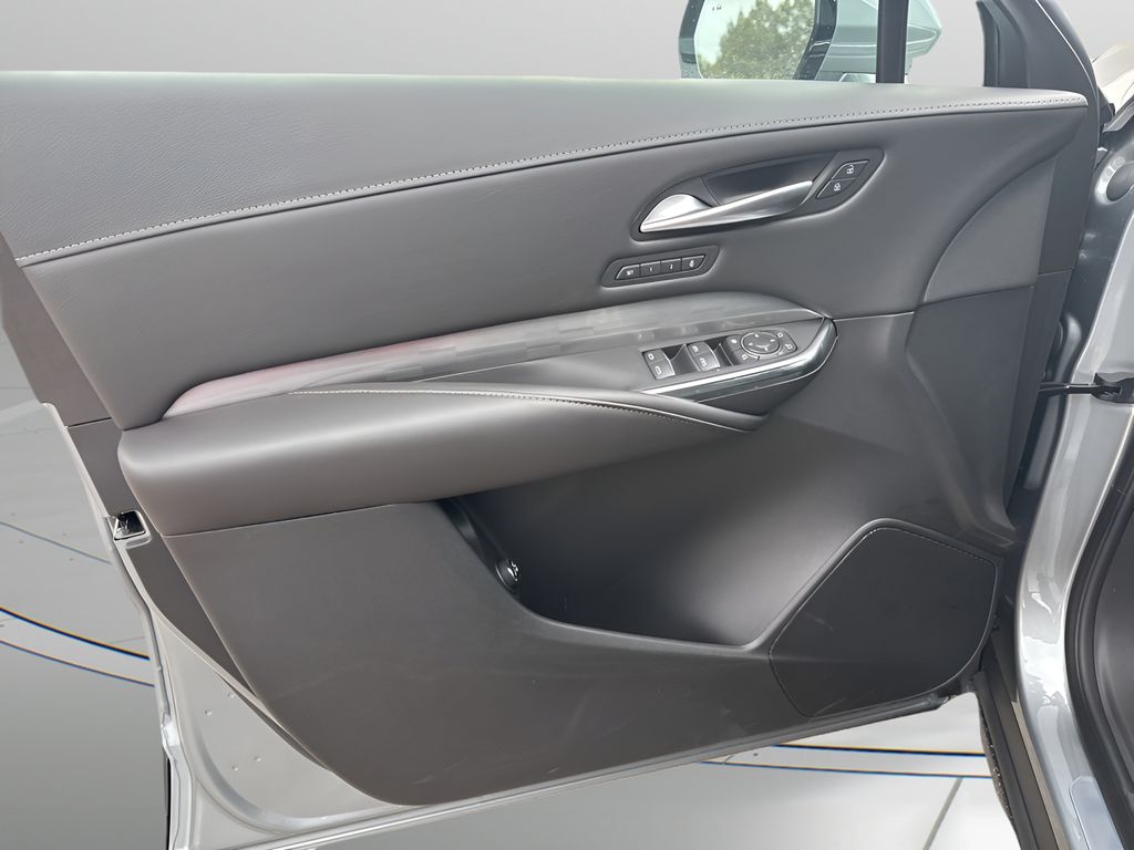 Vehicle image 15 of 38