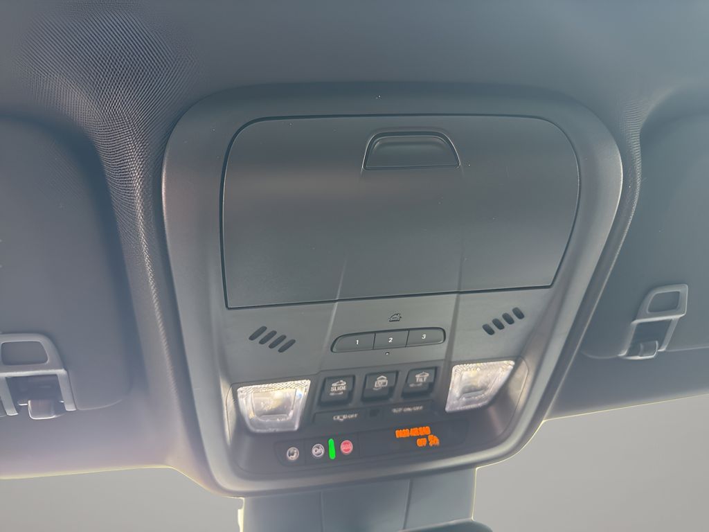 Vehicle image 28 of 38