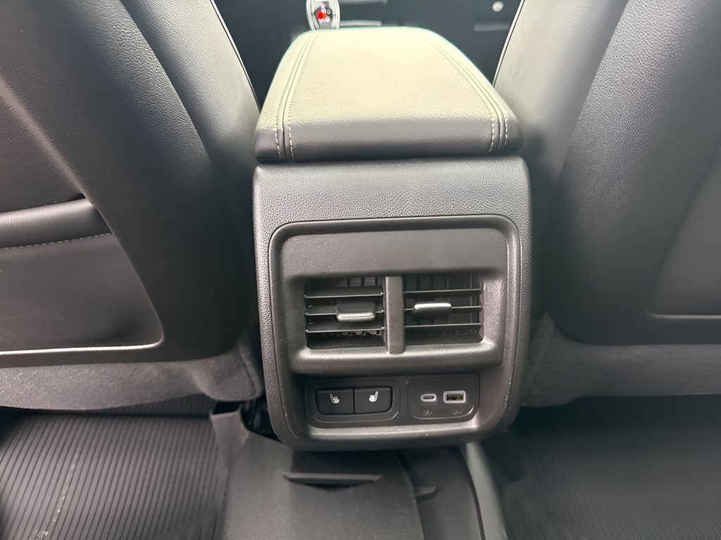 Vehicle image 35 of 38