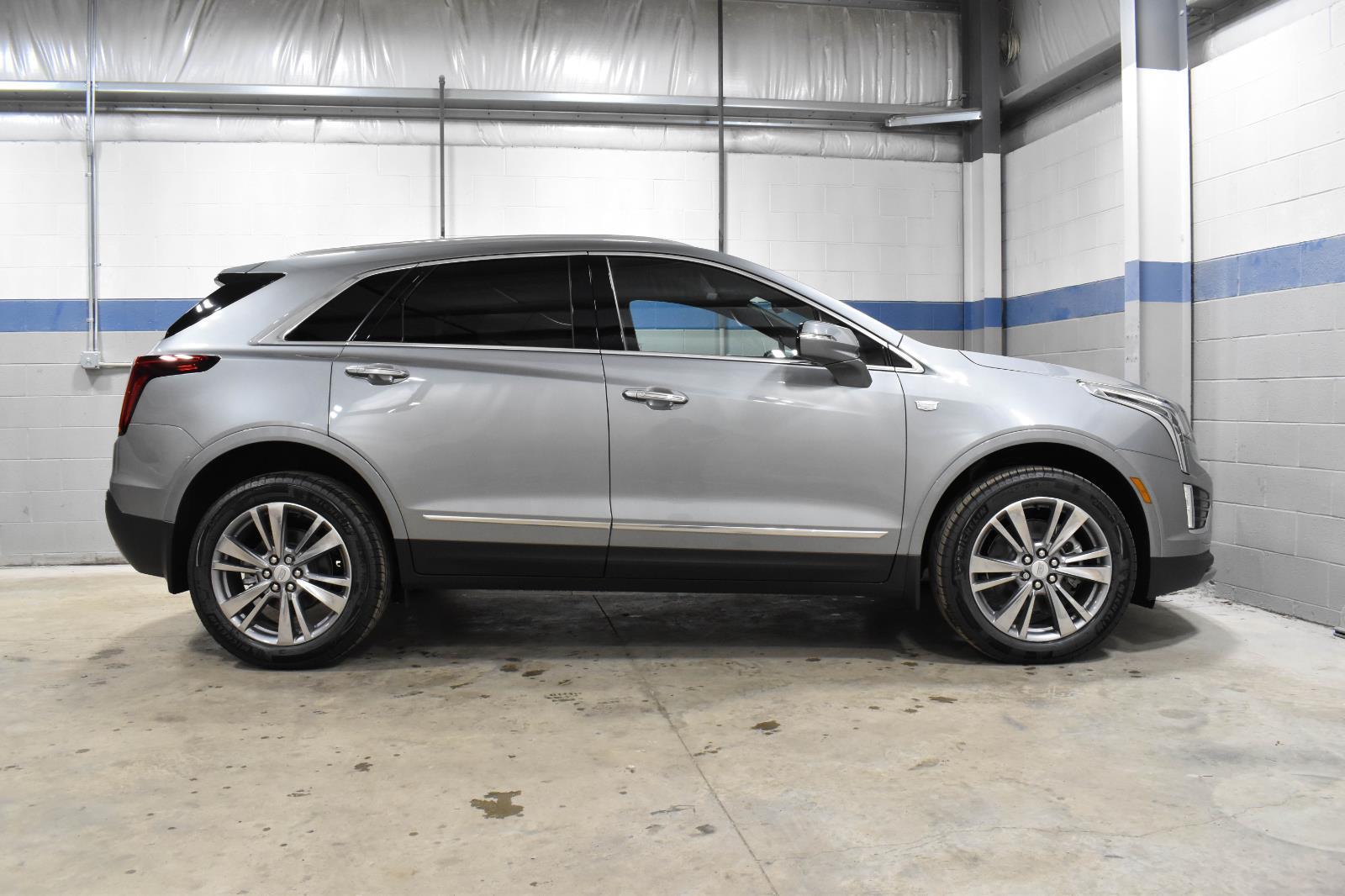 2025 Cadillac XT5 Premium Luxury Image 4 of 21