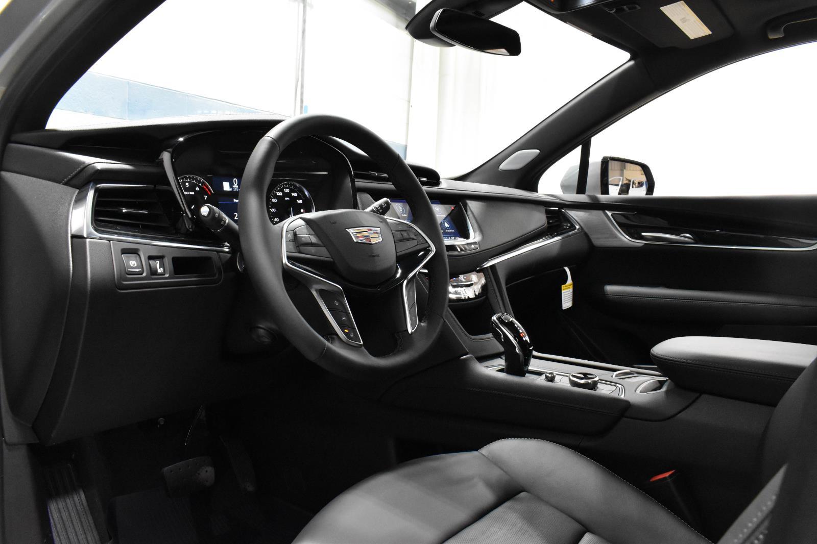 2025 Cadillac XT5 Premium Luxury Image 12 of 21