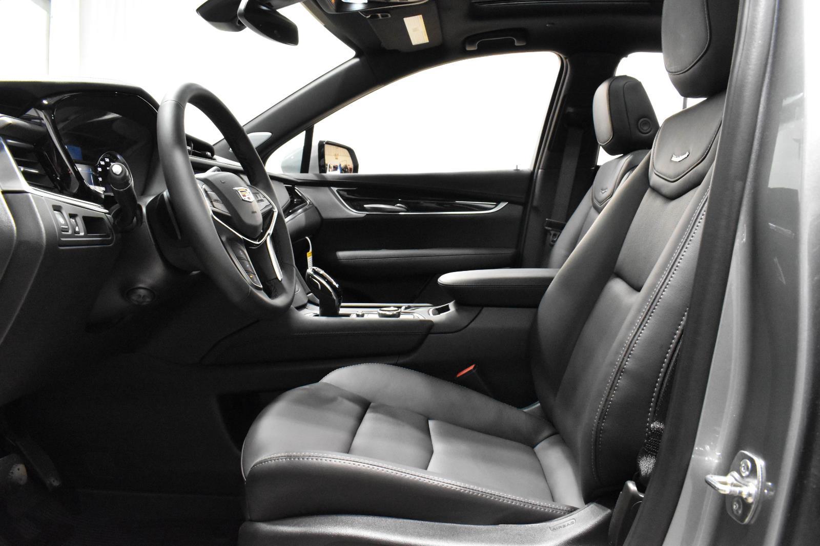 2025 Cadillac XT5 Premium Luxury Image 11 of 21