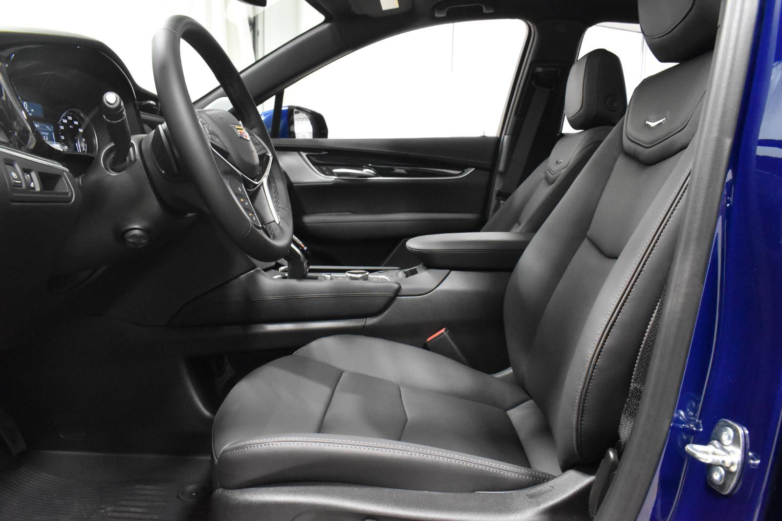 2025 Cadillac XT5 Premium Luxury Image 9 of 20