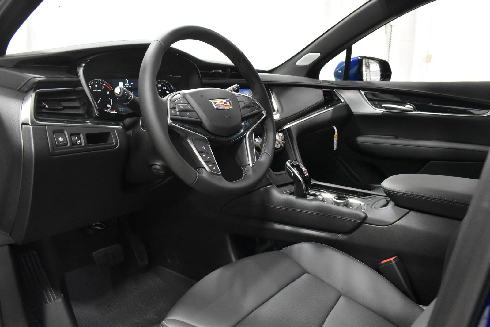 2025 Cadillac XT5 Premium Luxury Image 12 of 20