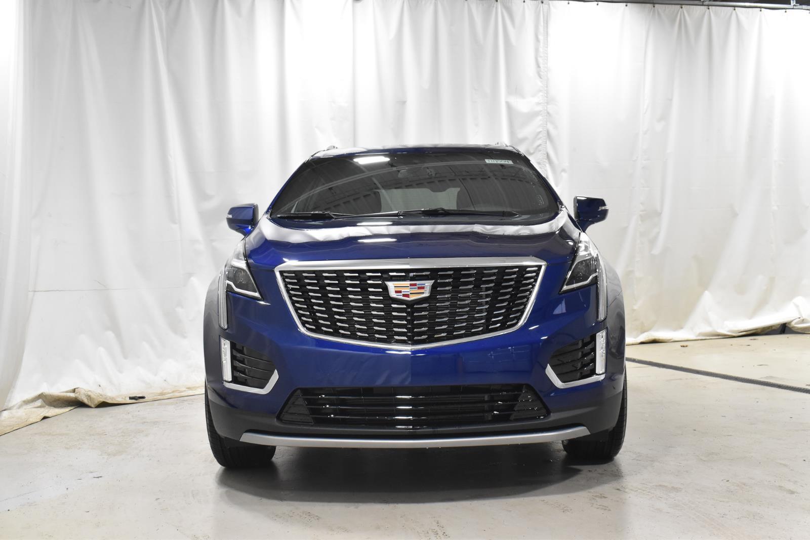 2025 Cadillac XT5 Premium Luxury Image 2 of 20