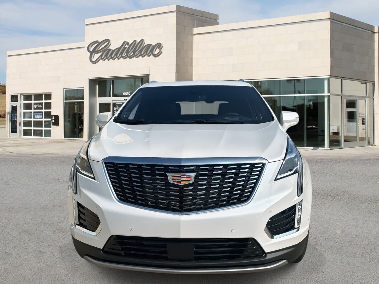 2025 Cadillac XT5 Premium Luxury Image 2 of 57