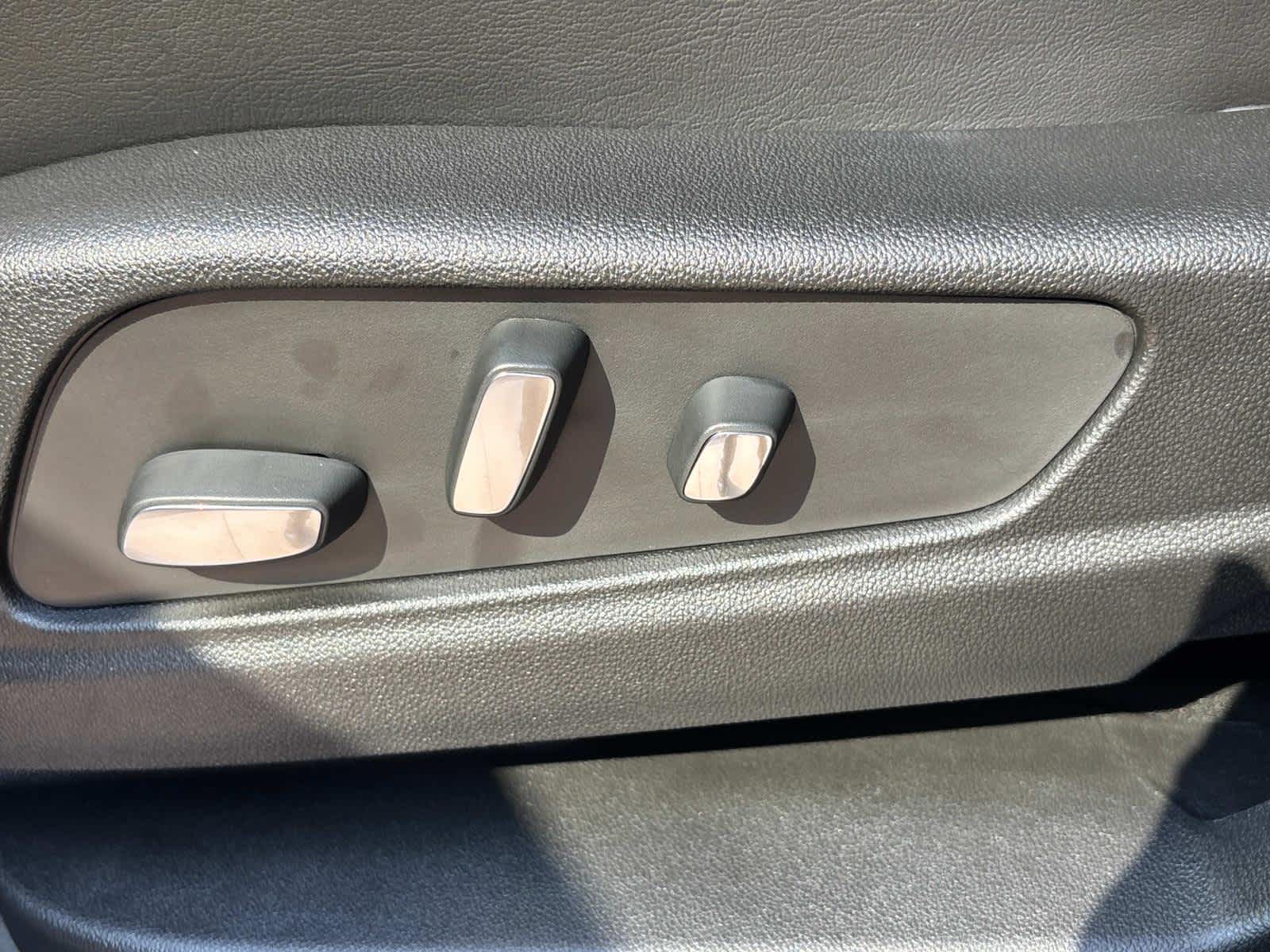 2025 Cadillac XT5 Premium Luxury Image 30 of 57