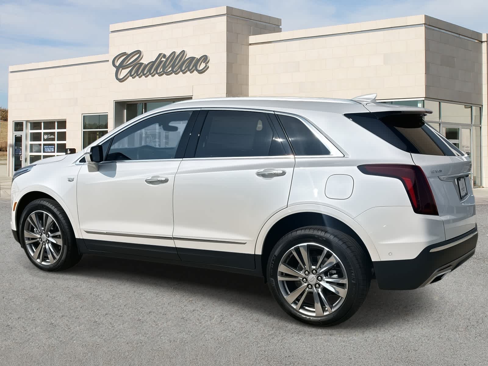 2025 Cadillac XT5 Premium Luxury Image 6 of 57