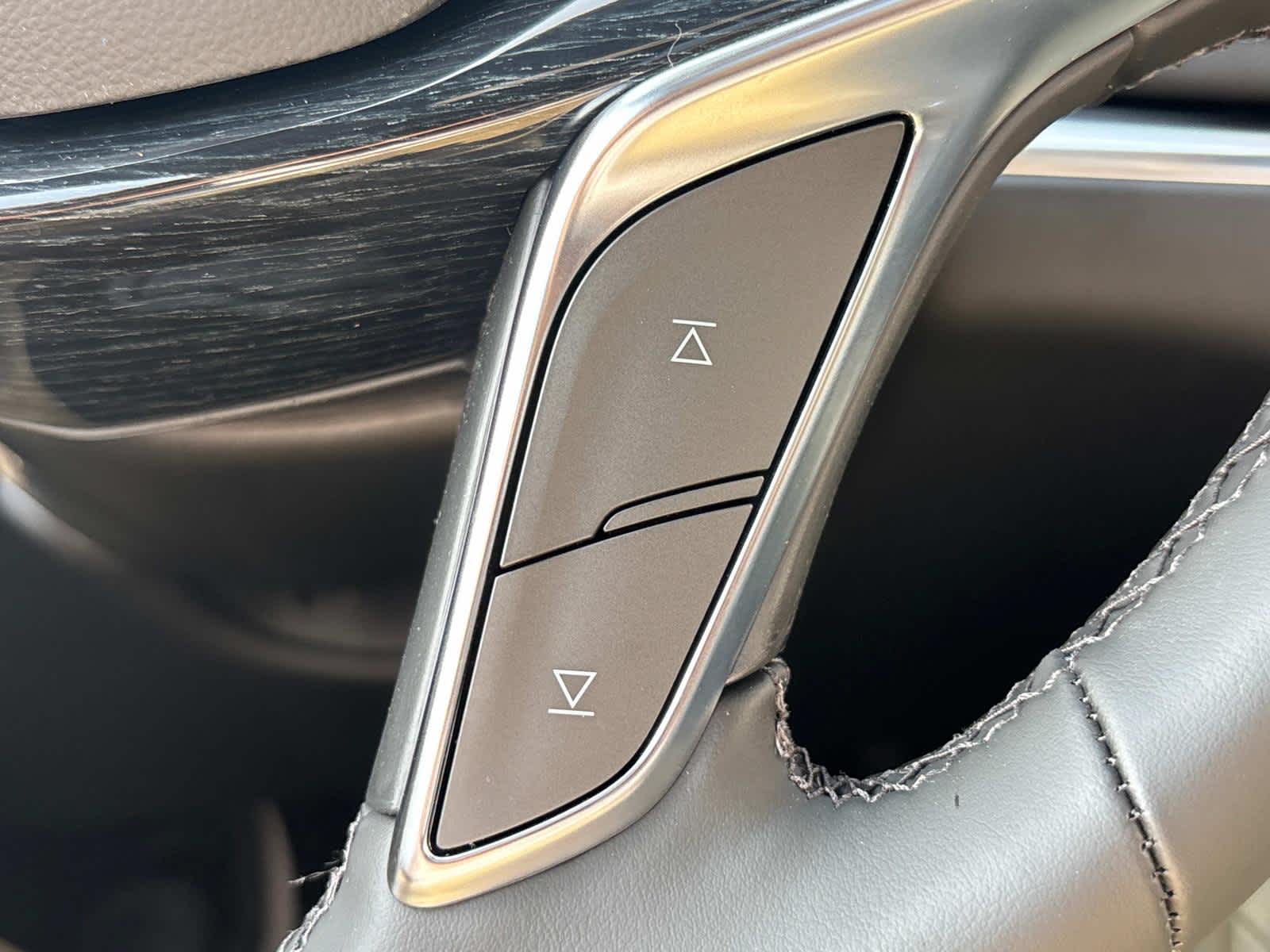 2025 Cadillac XT5 Premium Luxury Image 15 of 57