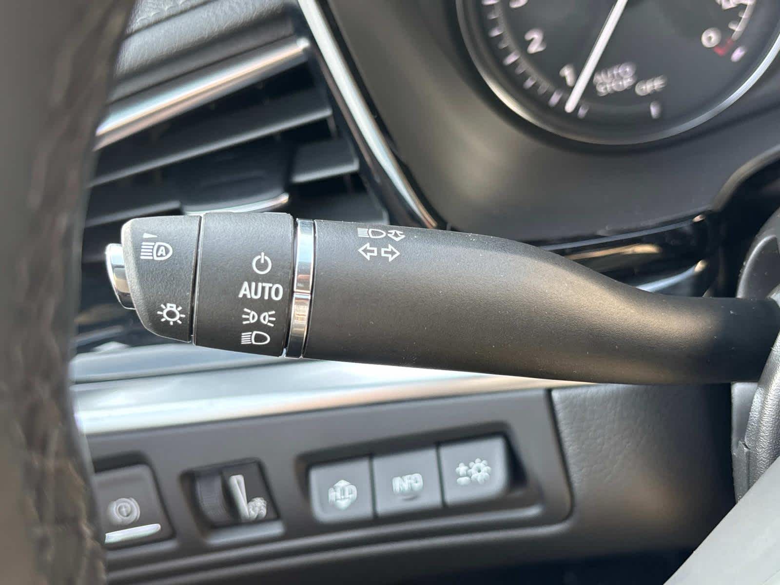 2025 Cadillac XT5 Premium Luxury Image 16 of 57