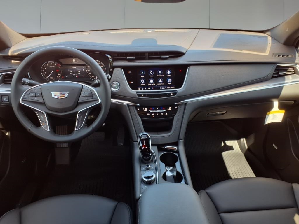 Vehicle image 8 of 15