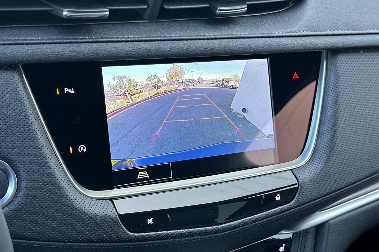 Vehicle image 22 of 32