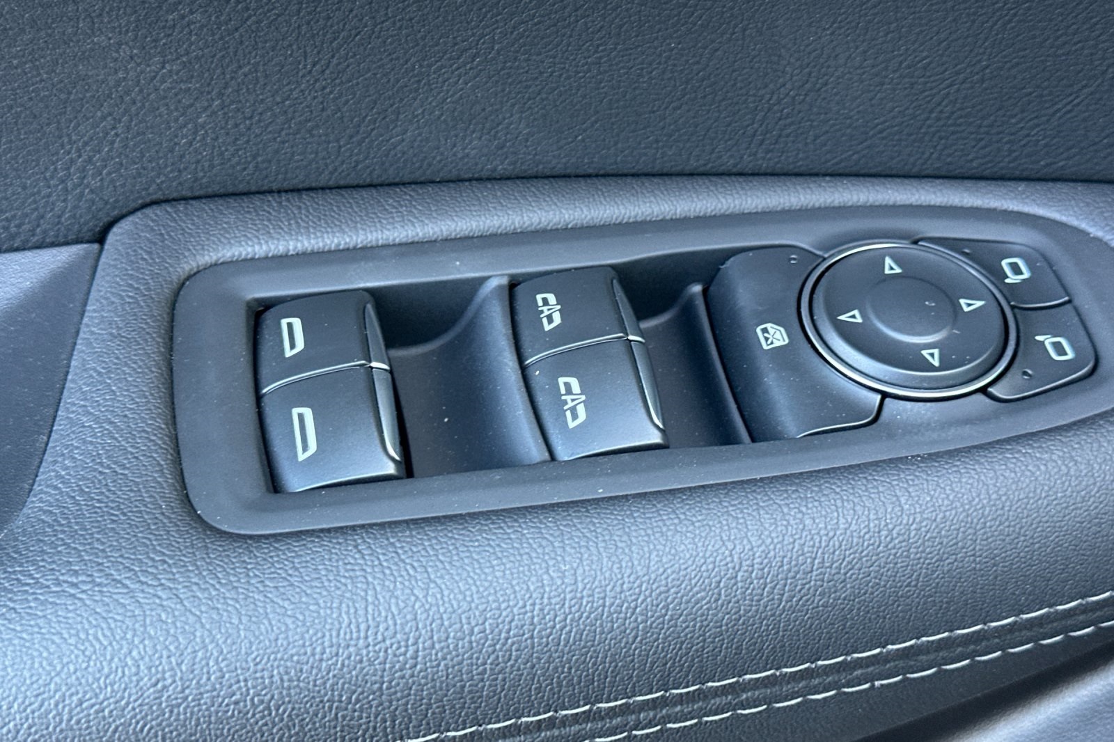 Vehicle image 11 of 32