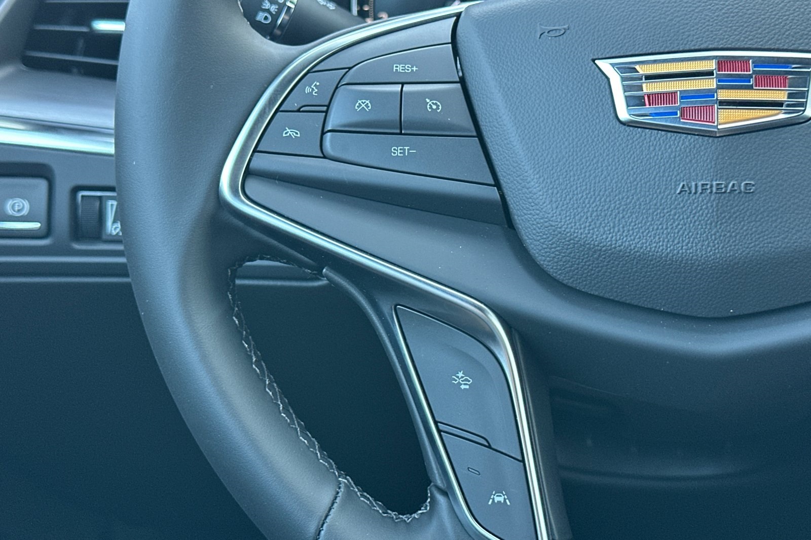 Vehicle image 27 of 32