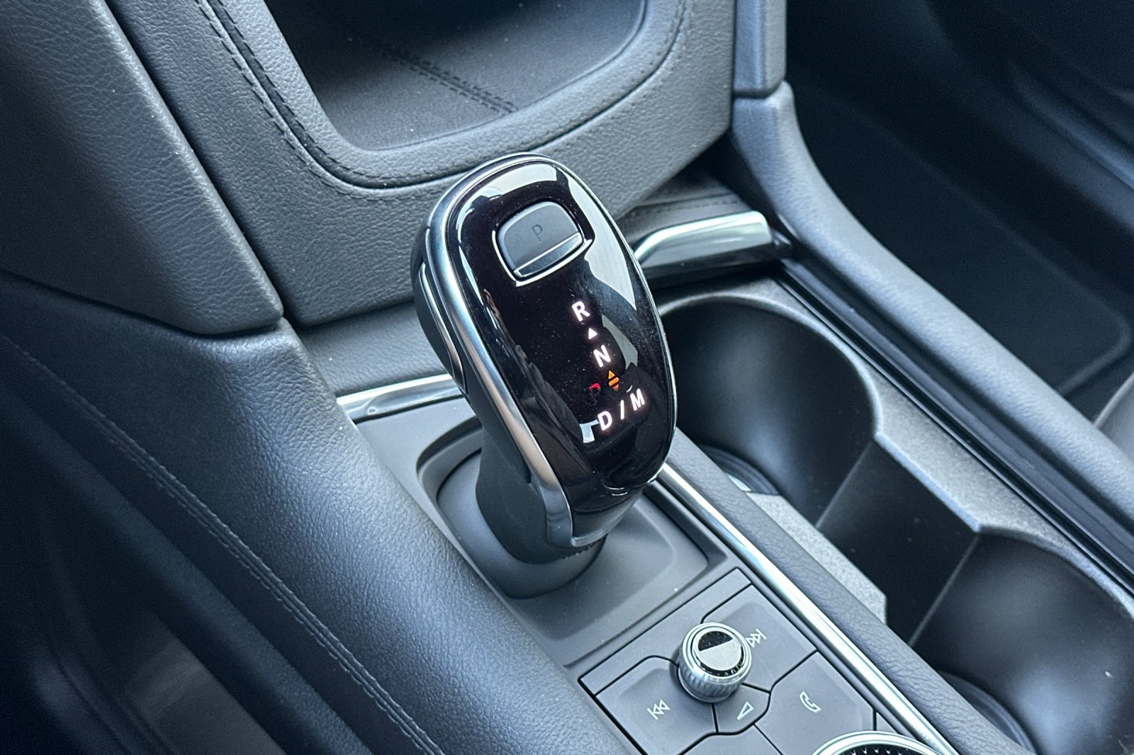 Vehicle image 24 of 32