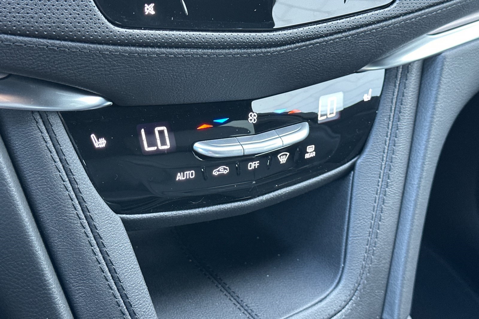 Vehicle image 23 of 32