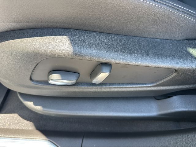 2025 Cadillac XT5 Luxury Image 23 of 37