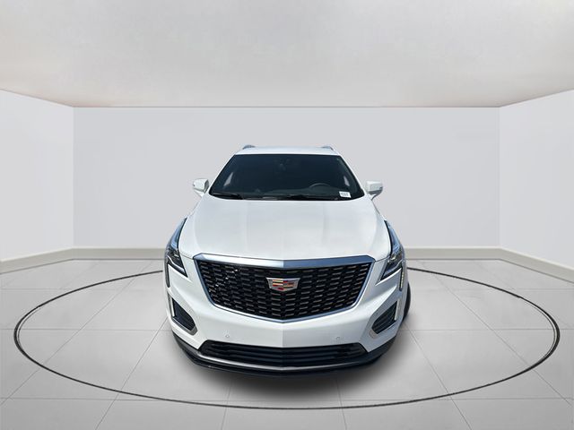 2025 Cadillac XT5 Luxury Image 2 of 37