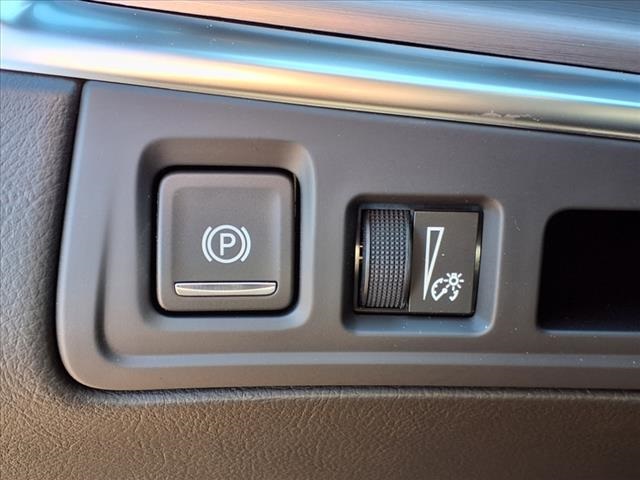 Vehicle image 9 of 15