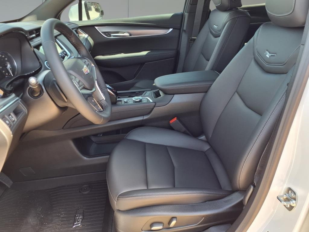 Vehicle image 13 of 15