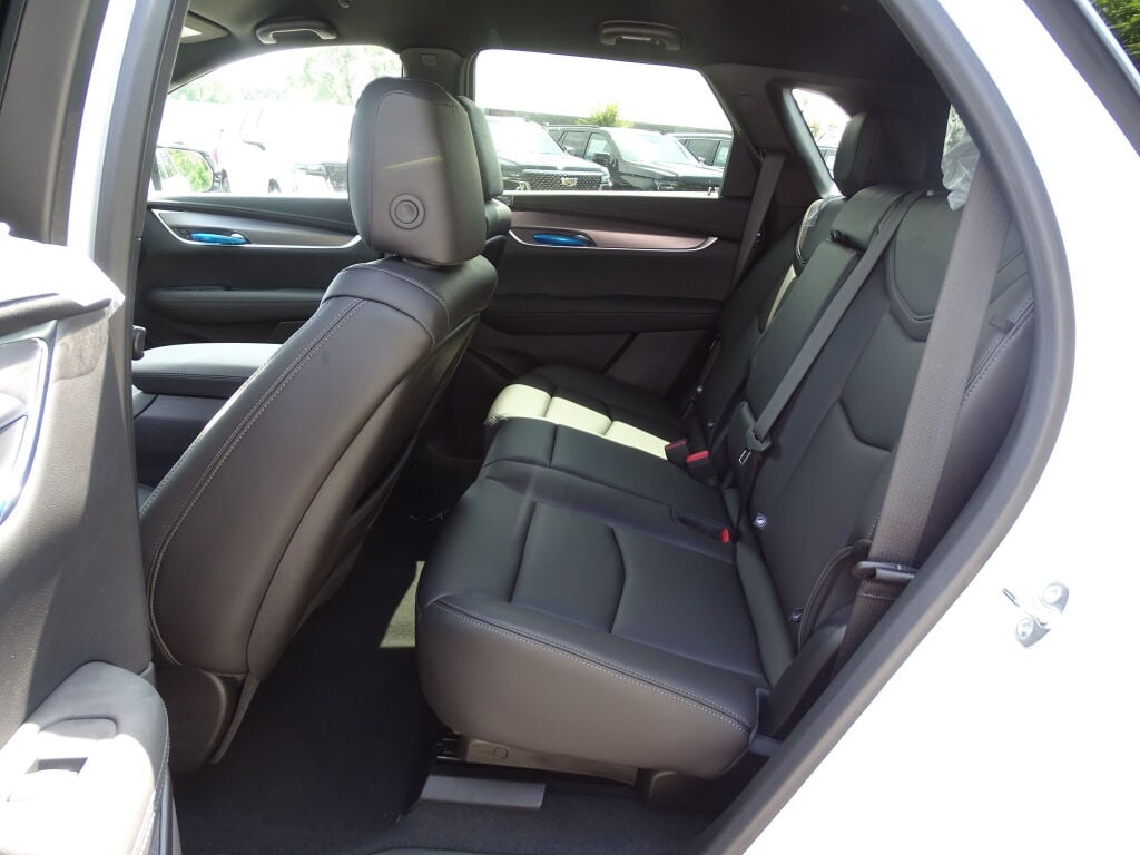 Vehicle image 18 of 39
