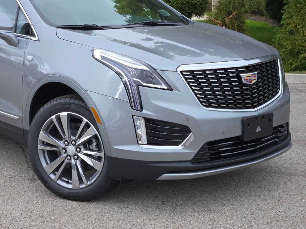 2025 Cadillac XT5 Premium Luxury Image 2 of 31