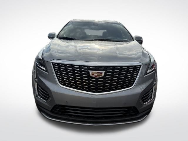 2025 Cadillac XT5 Premium Luxury Image 2 of 28