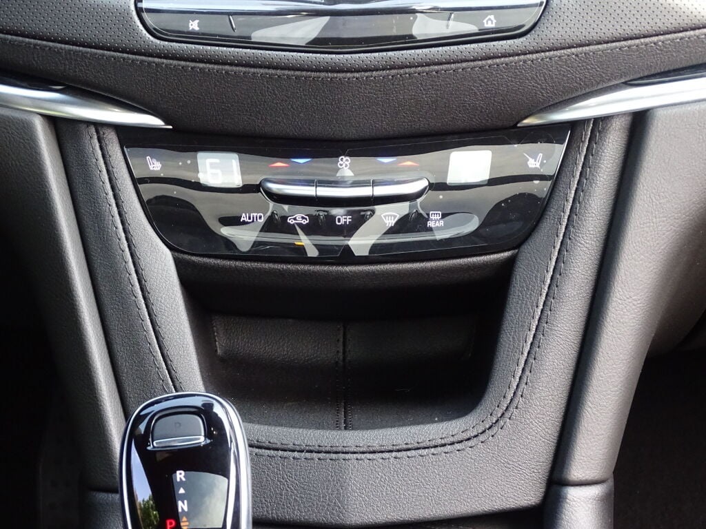 Vehicle image 29 of 37