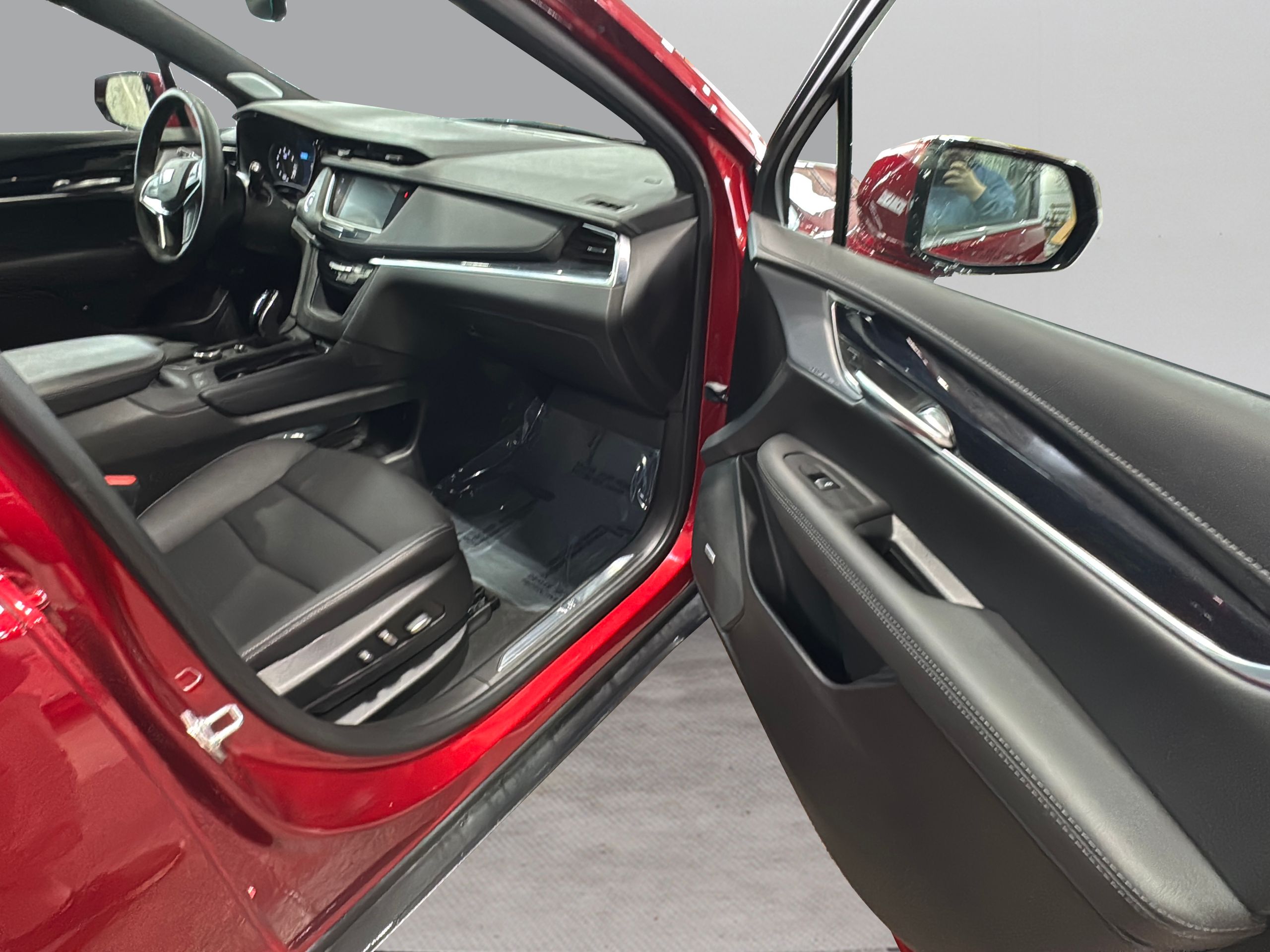 Vehicle image 27 of 32