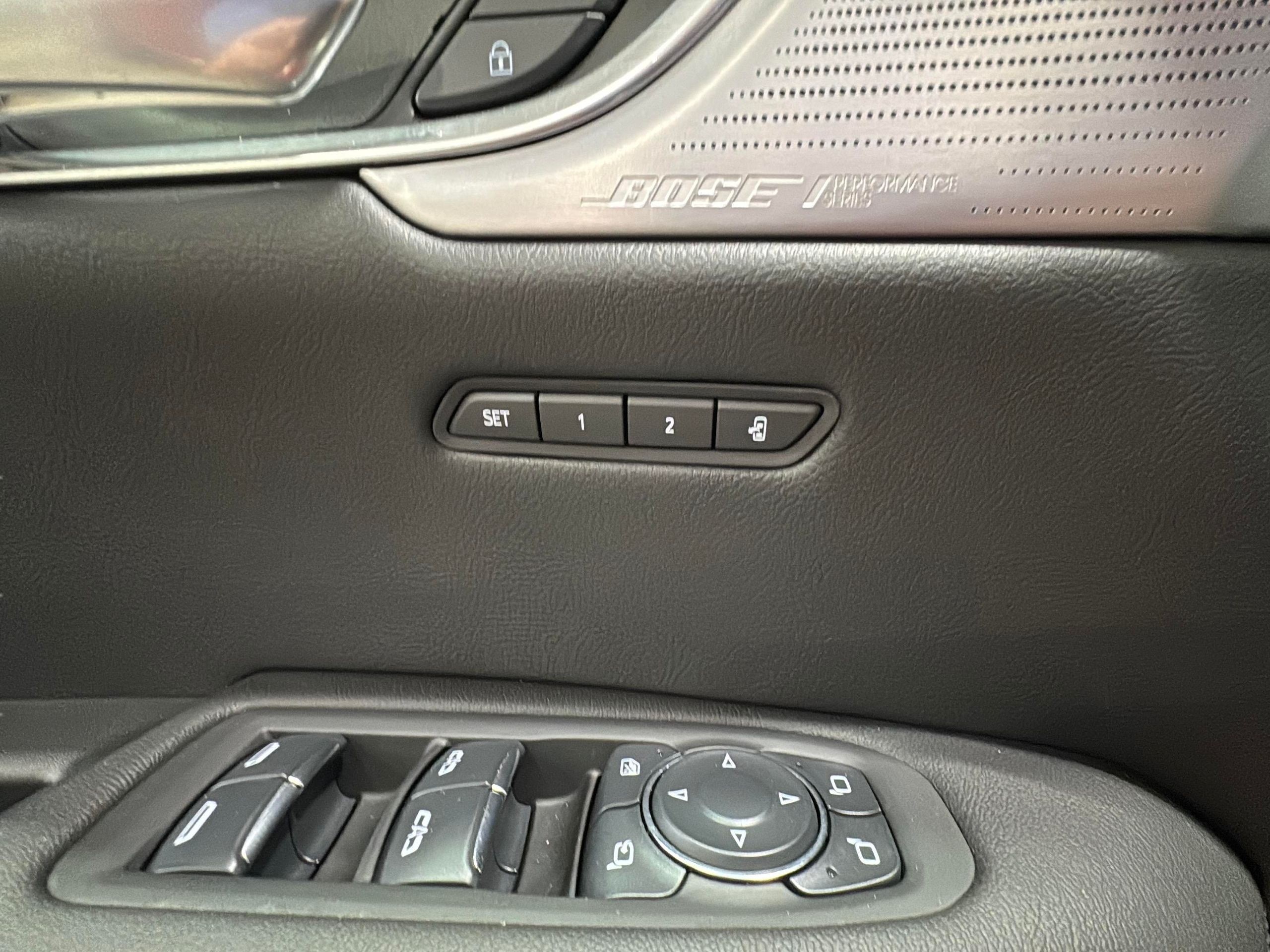 Vehicle image 25 of 32