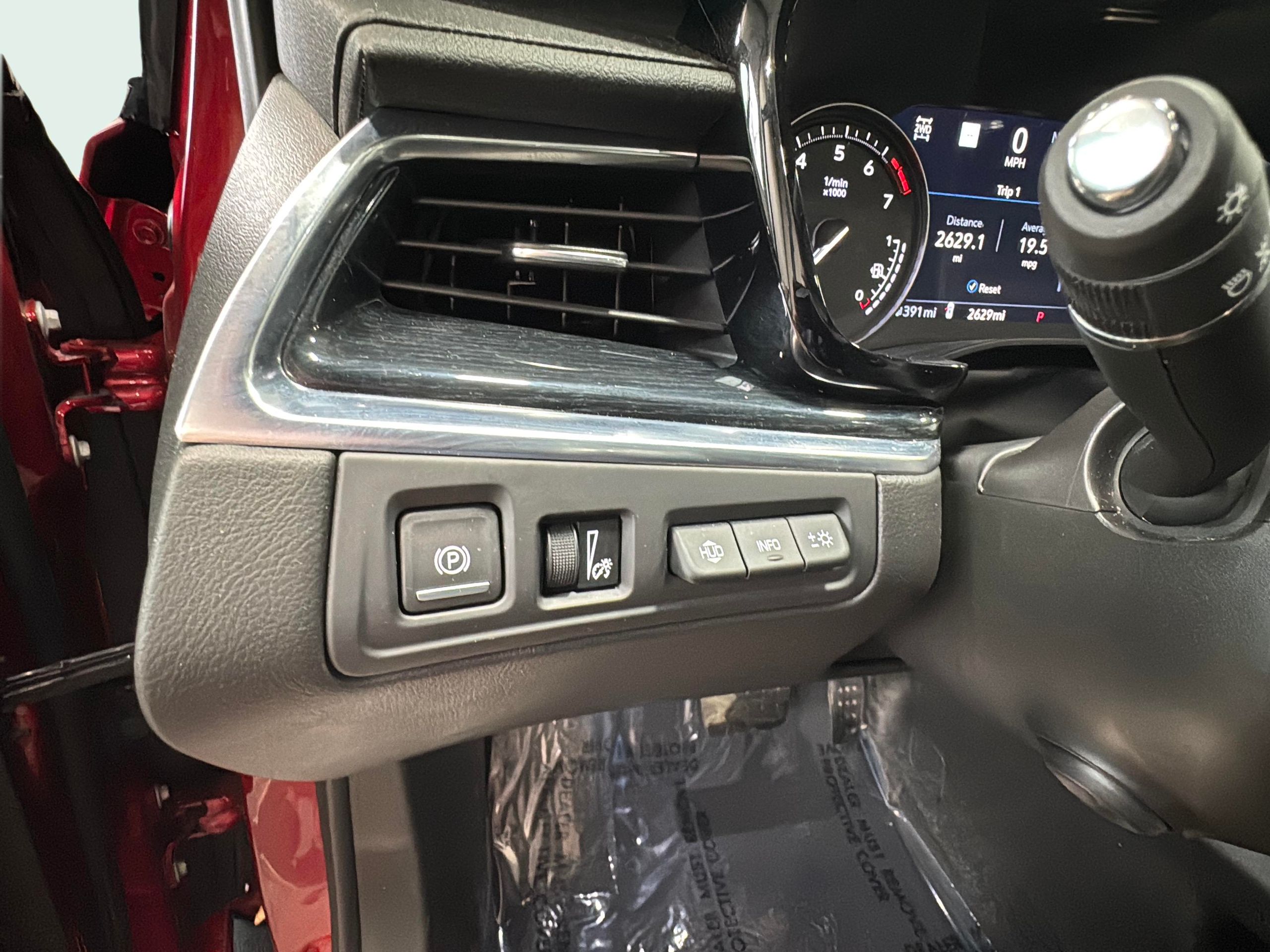 Vehicle image 23 of 32