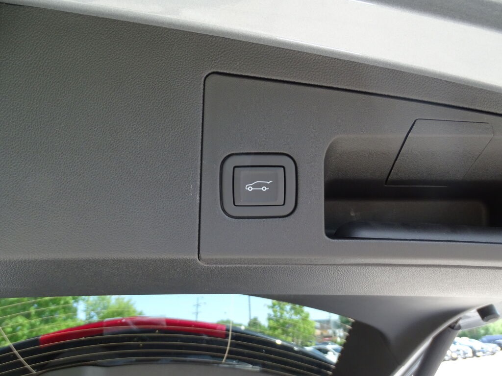 Vehicle image 24 of 37