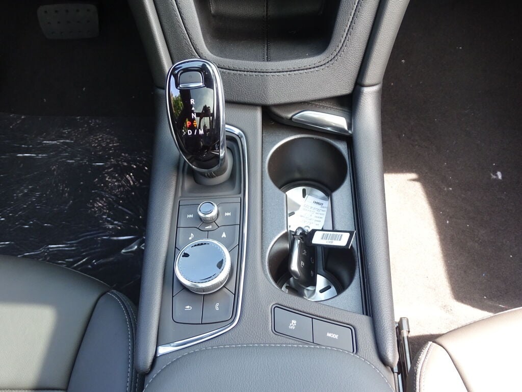 Vehicle image 28 of 37