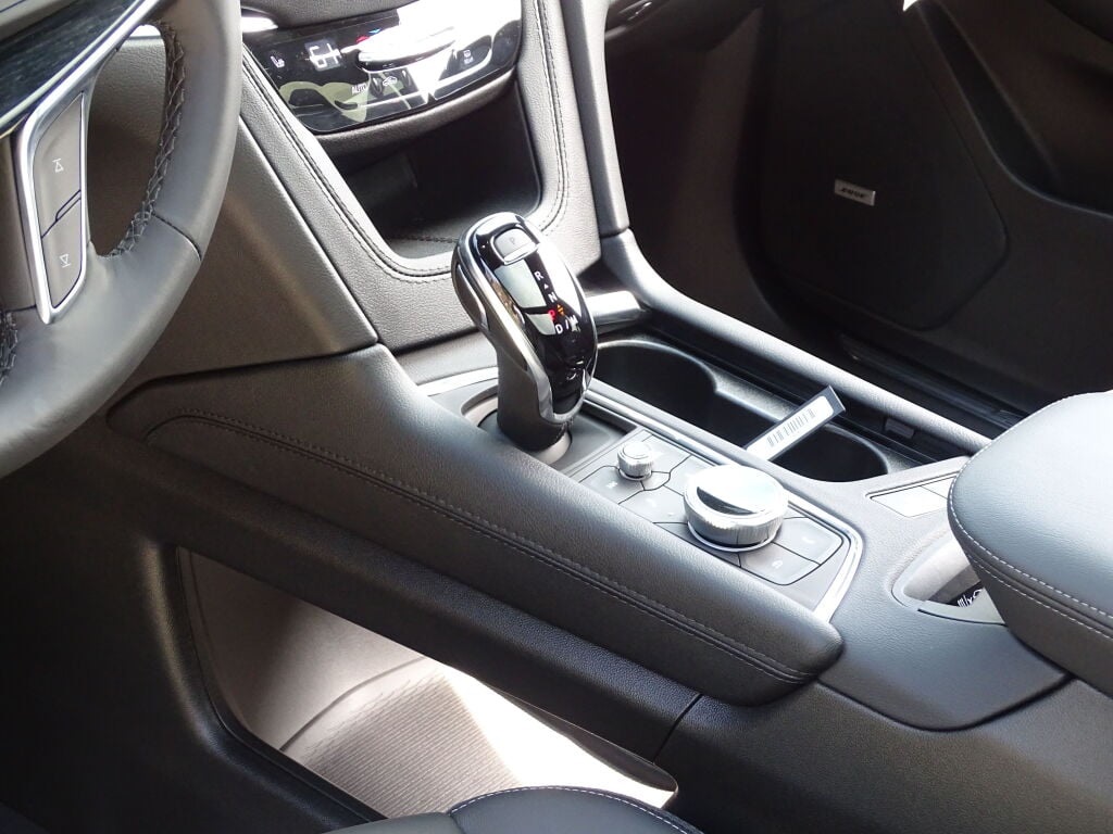 Vehicle image 27 of 37