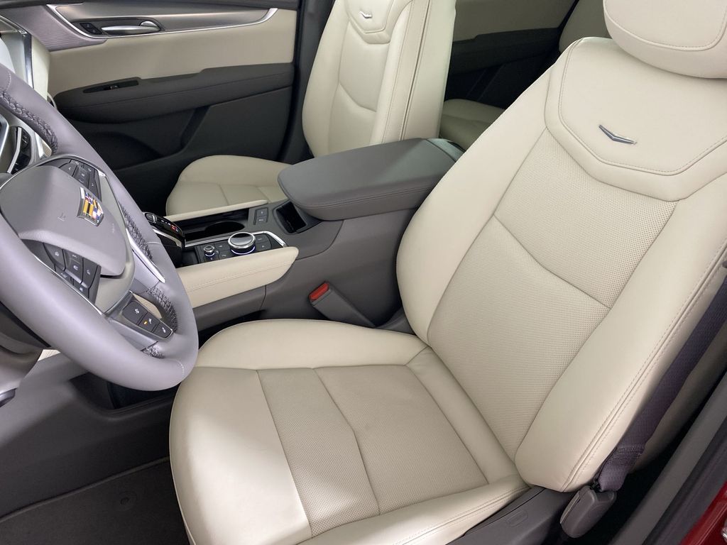 2025 Cadillac XT5 Premium Luxury Image 16 of 34