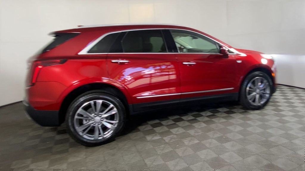 2025 Cadillac XT5 Premium Luxury Image 5 of 34
