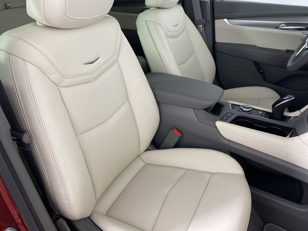 2025 Cadillac XT5 Premium Luxury Image 15 of 34