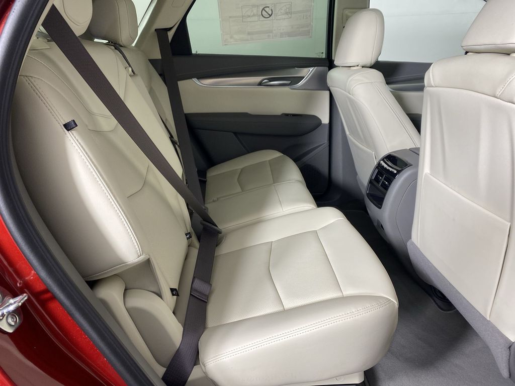 2025 Cadillac XT5 Premium Luxury Image 14 of 34
