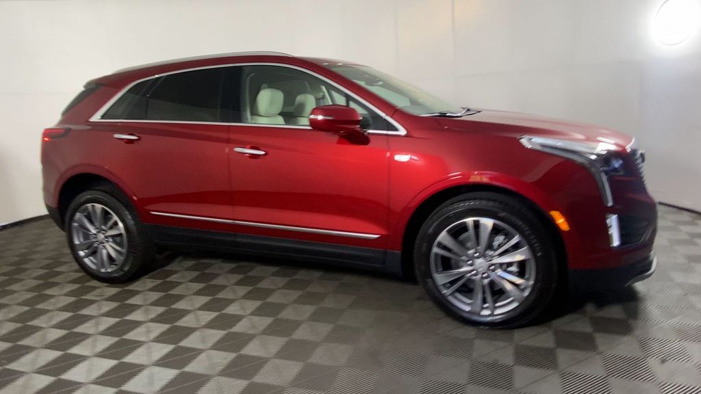 2025 Cadillac XT5 Premium Luxury Image 3 of 34