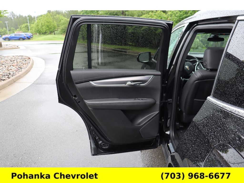 Vehicle image 22 of 33