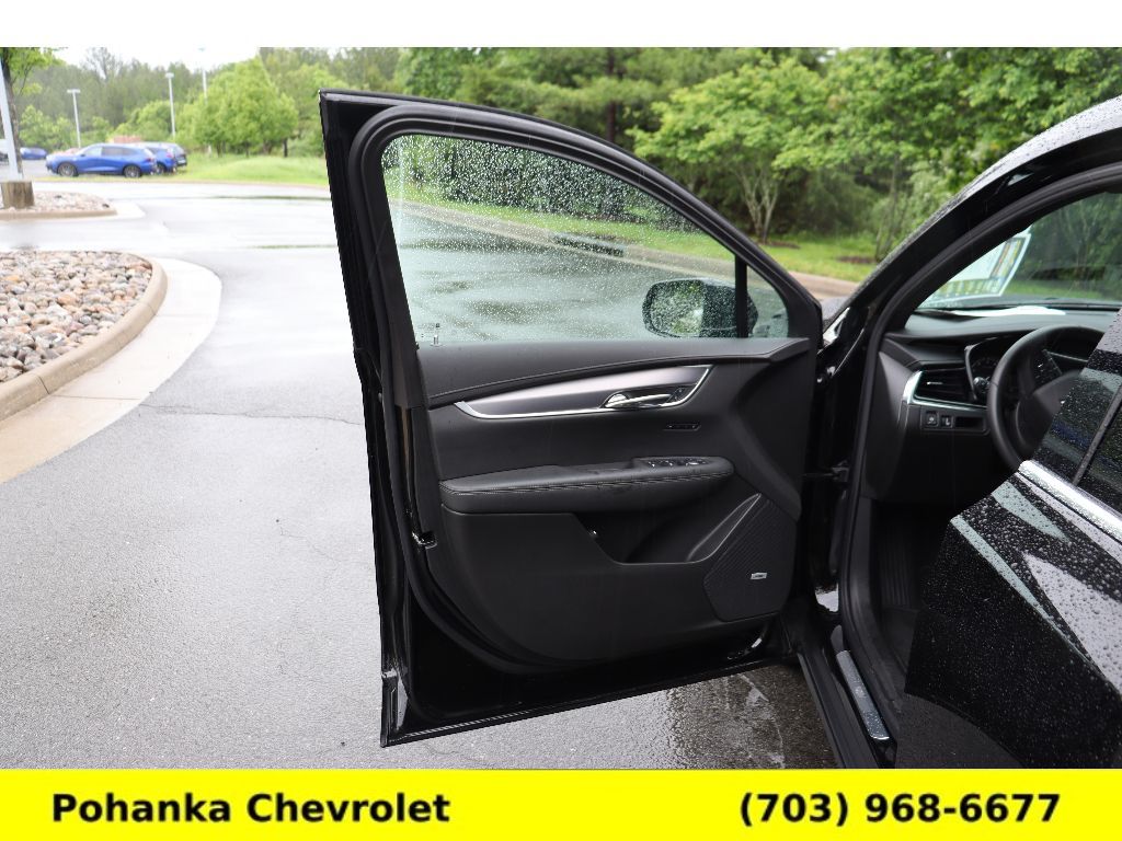 Vehicle image 18 of 33