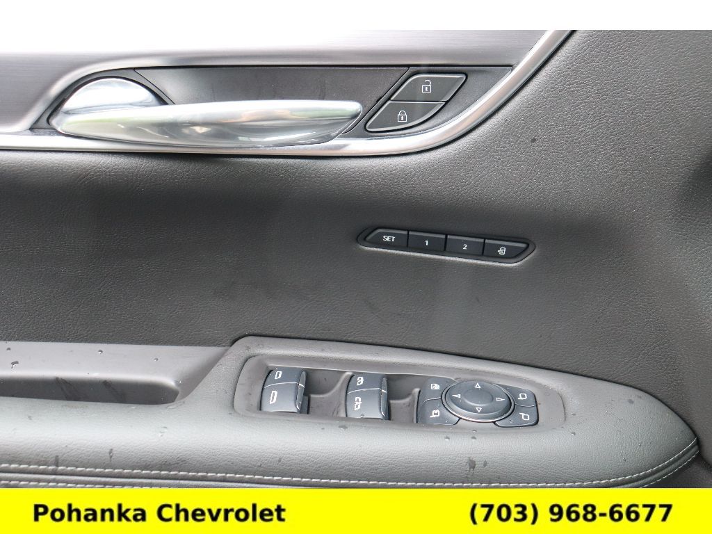 Vehicle image 17 of 33
