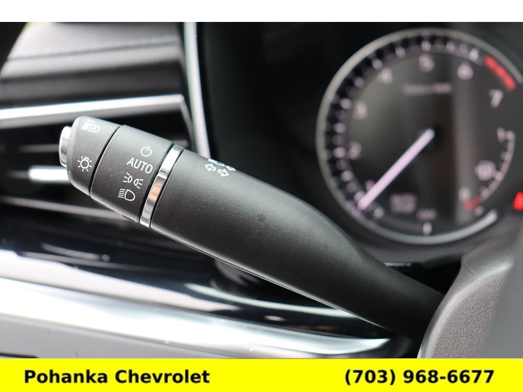 Vehicle image 15 of 33