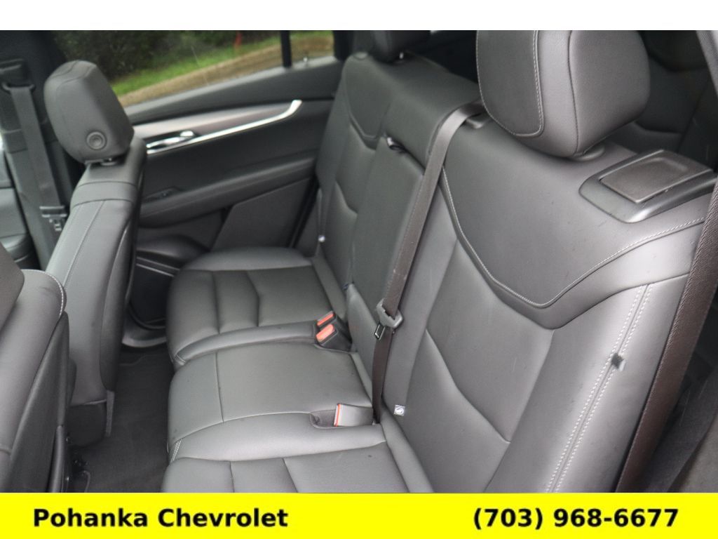Vehicle image 23 of 33