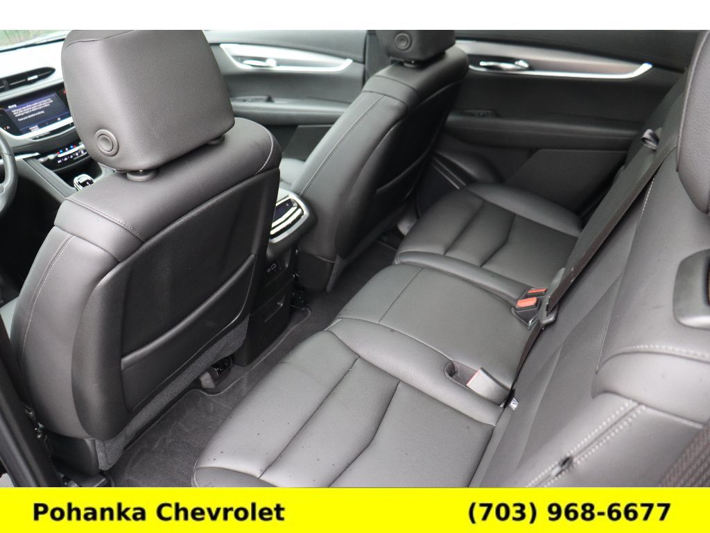 Vehicle image 24 of 33