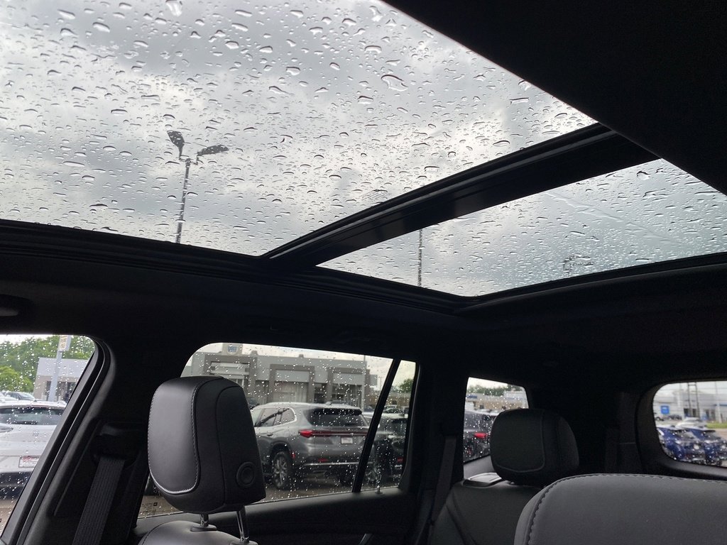 Vehicle image 15 of 26
