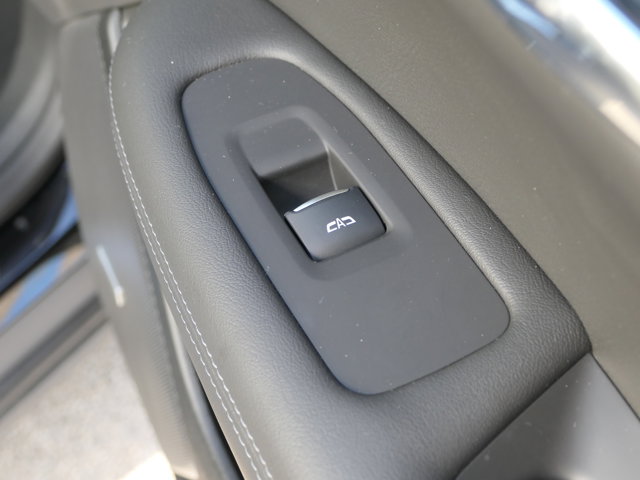 Vehicle image 29 of 32