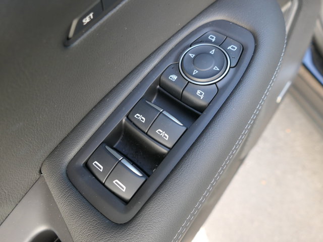 Vehicle image 18 of 32