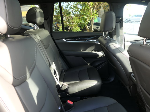 Vehicle image 26 of 32